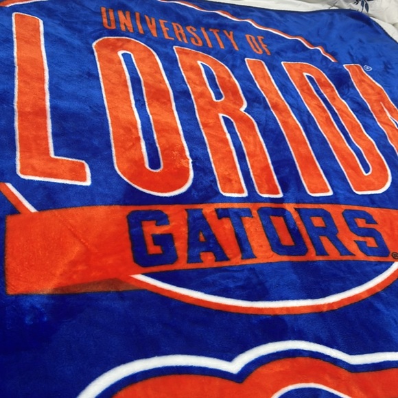 Northwest NCAA Florida Gators 50-Inch-by-60-Inch Micro Raschel Throw - Picture 5 of 8